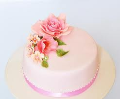 Decorate Valentines Day cake with flowers Valentines day cake with flowers